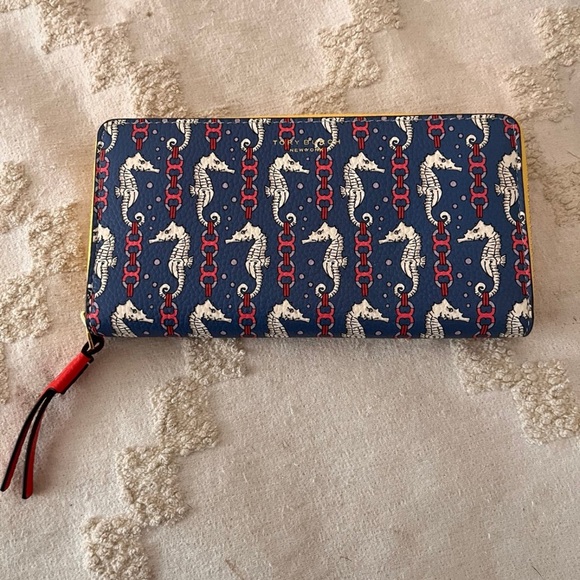 NWT Tory Burch Perry Printed Zip Continental Wallet in Blue Seahorse - Picture 6 of 9
